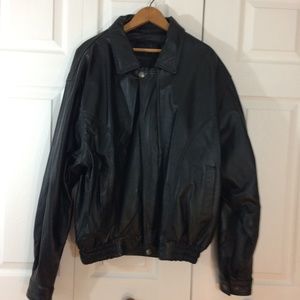 Vintage Black leather bomber jacket L